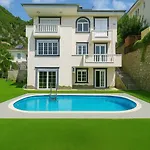 Villa Ambiance Delux With A Private Pool And A View